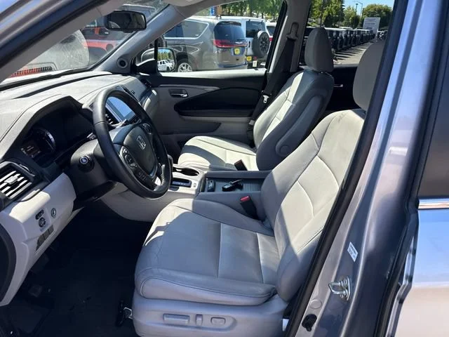 Used 2016 Lunar Silver Metallic Honda EX-L image 16
