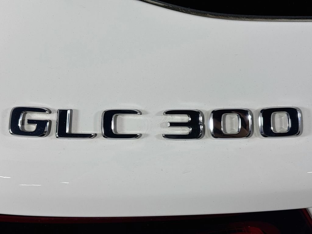 Used 2022 White Mercedes-Benz GLC 300 image 25