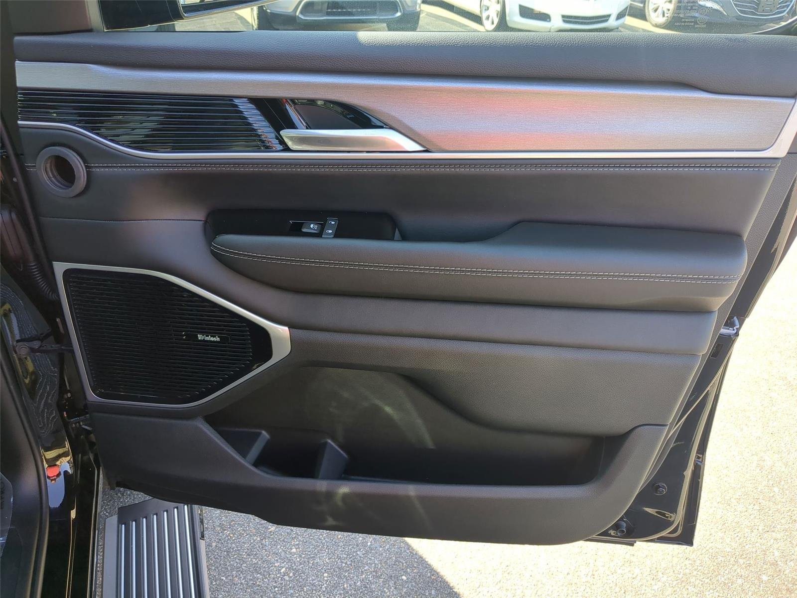 New 2026 High Gloss Black Exterior Paint Jeep Limited Altitude image 32