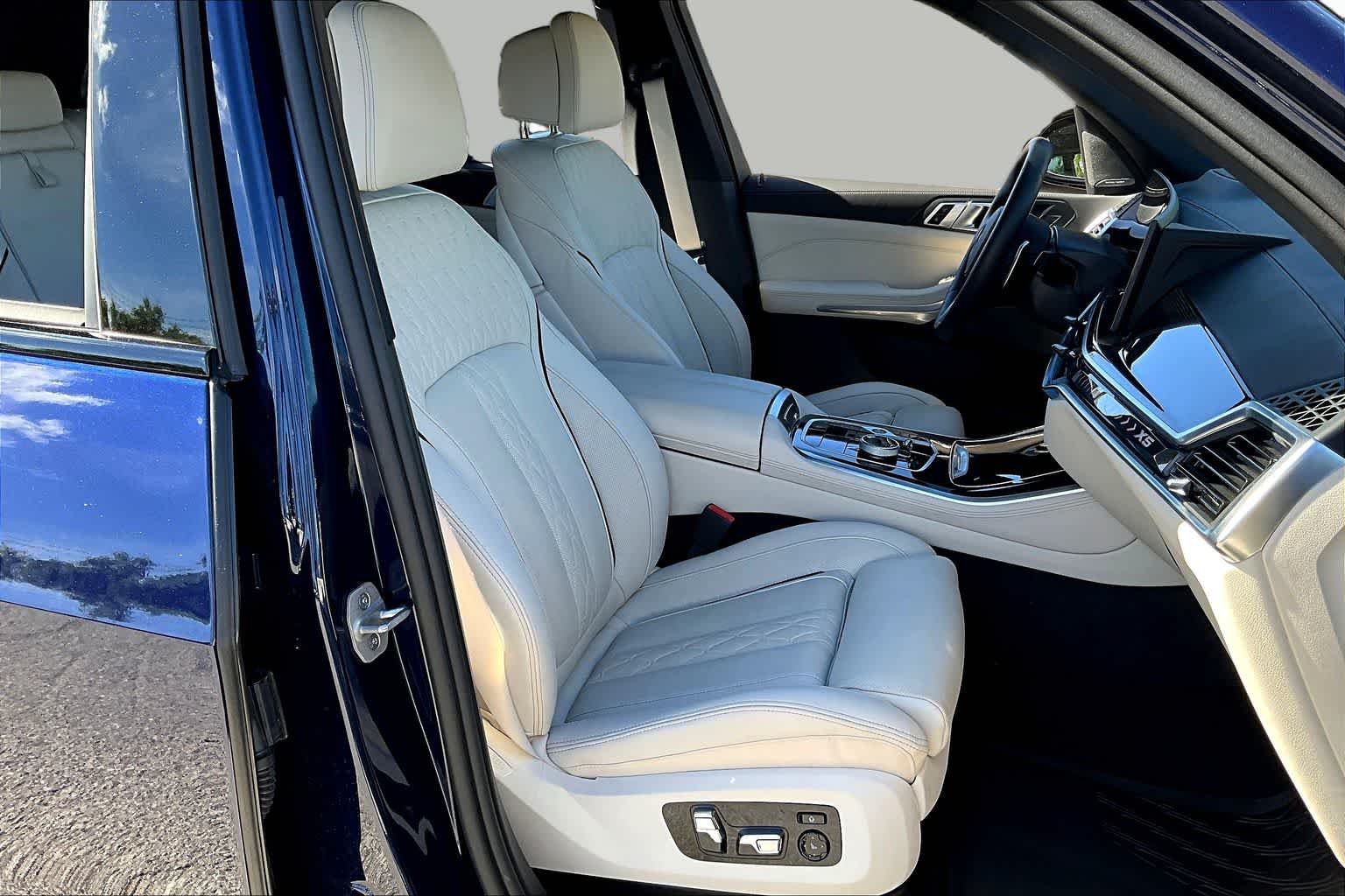 Used 2026 Tanzanite Blue II Metallic BMW sDrive40i image 8