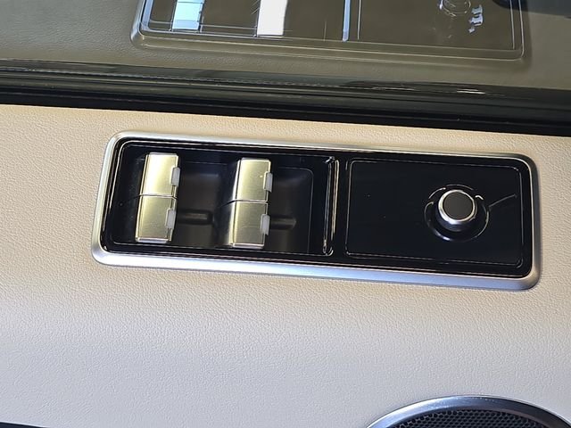 Used 2019 Blue Land Rover HSE image 30