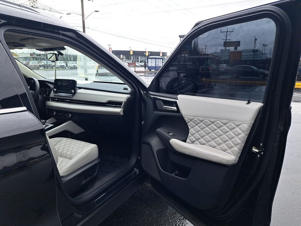 Used 2023 Black Mitsubishi SEL 40th Anniversary image 15