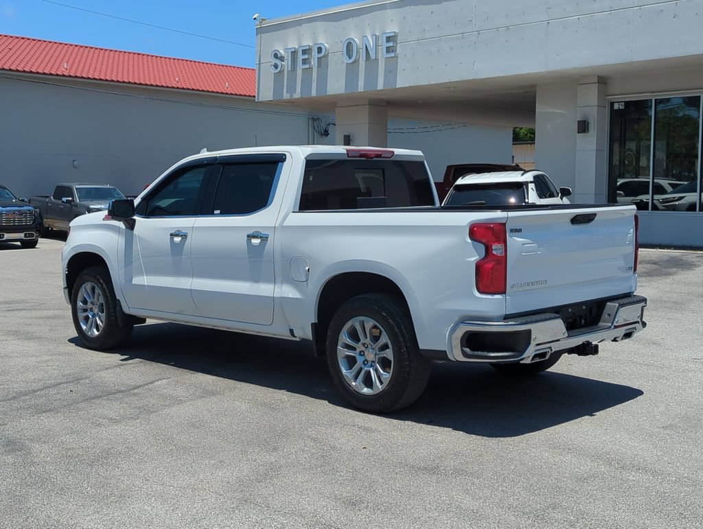 Used 2025 Summit White Chevrolet LTZ image 4