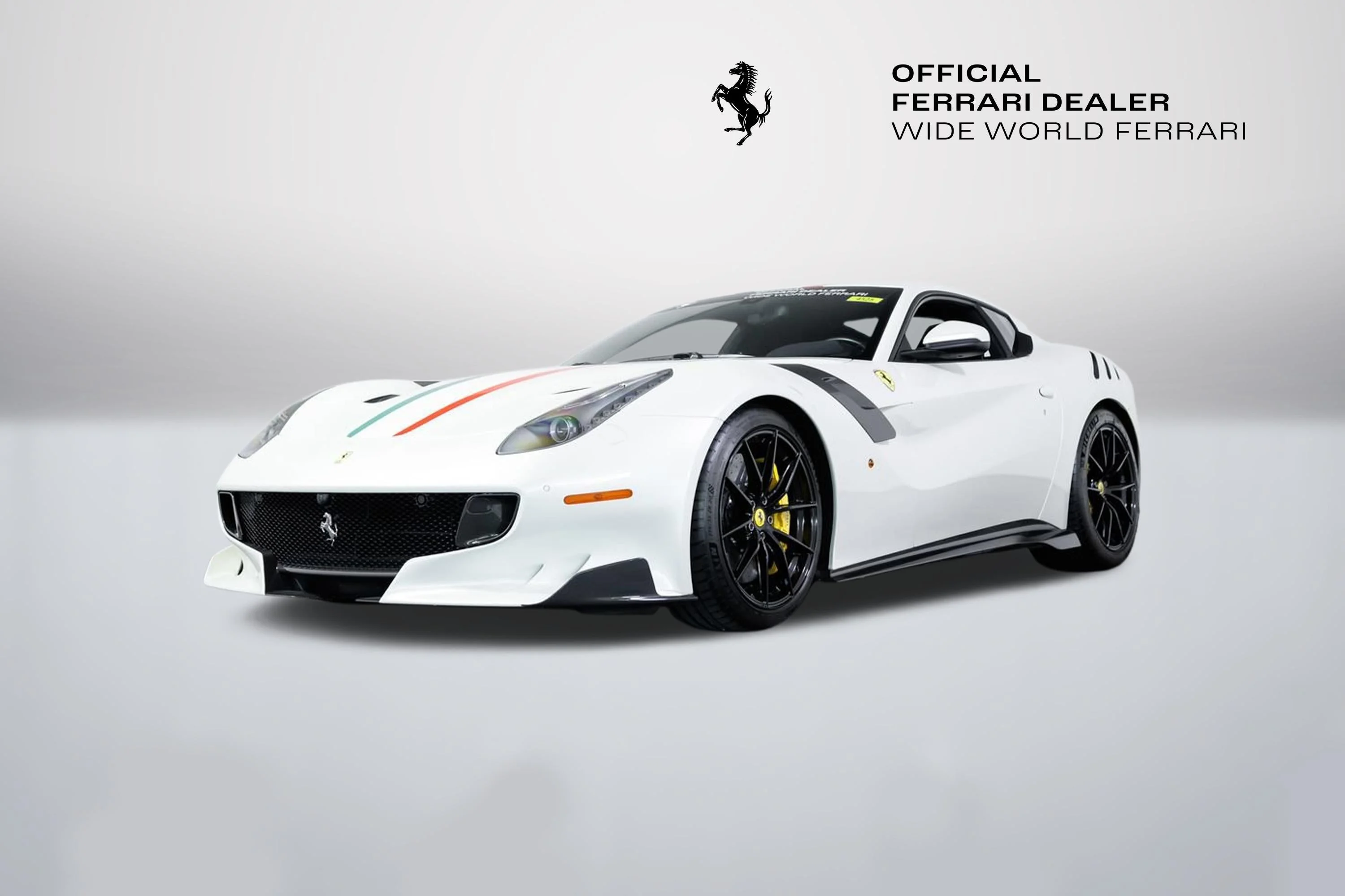 Ferrari F12tdf ホワイト　フルセット Certified Pre-Owned 2017 Ferrari F12tdf Base 2D Coupe in Naples