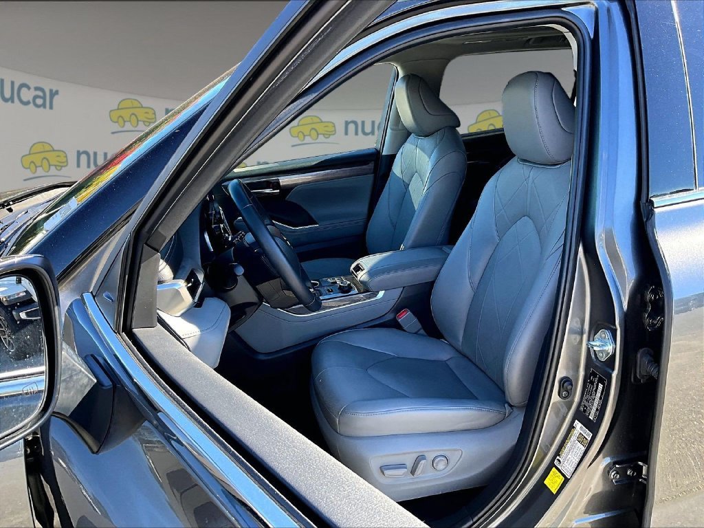 Used 2023 Gray Toyota Platinum image 10