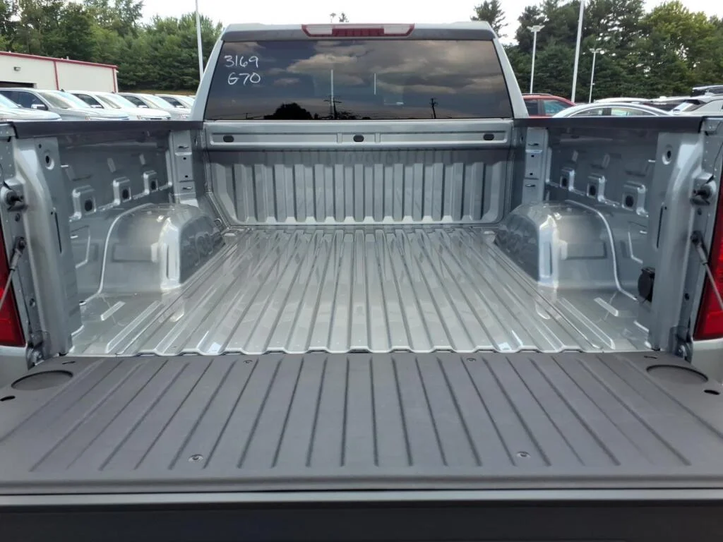 New 2026 Sterling Gray Metallic Chevrolet LT (2FL) image 5