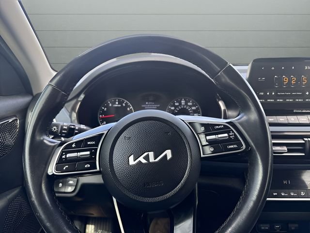 Used 2022 White Kia S image 14