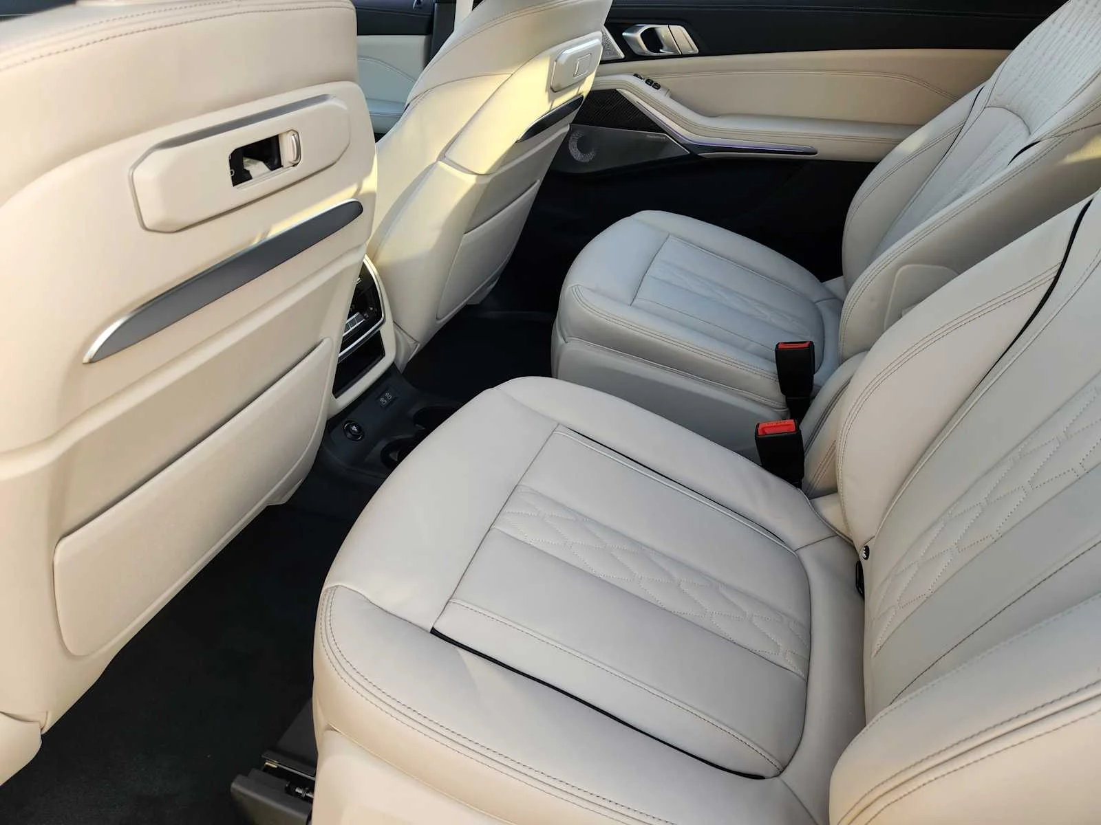 New 2027 Brooklyn Grey Metallic BMW M60i image 7
