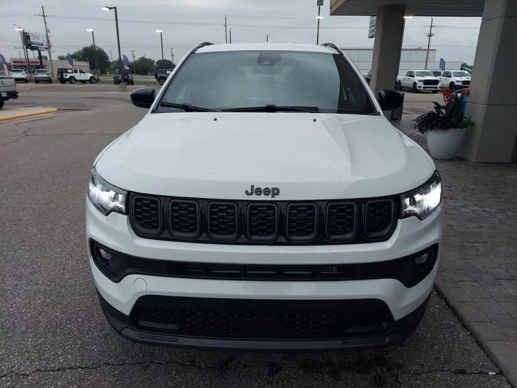 New 2026 Bright White Clearcoat Jeep Latitude image 2
