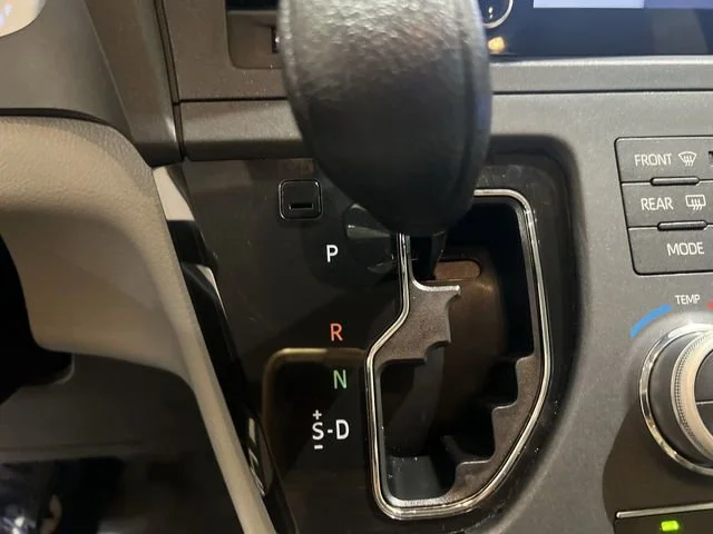 Used 2020  Toyota L image 14