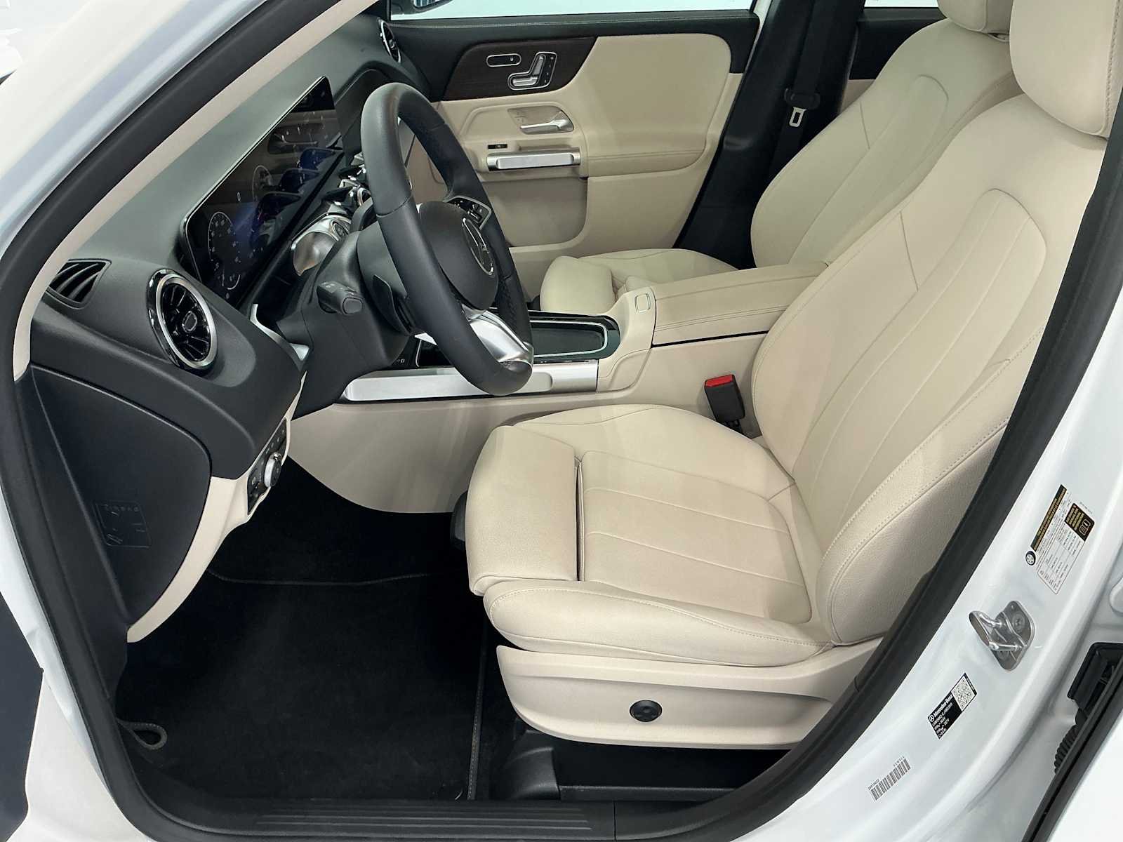 Certified Used 2026 Polar White Mercedes-Benz GLB 250 image 10