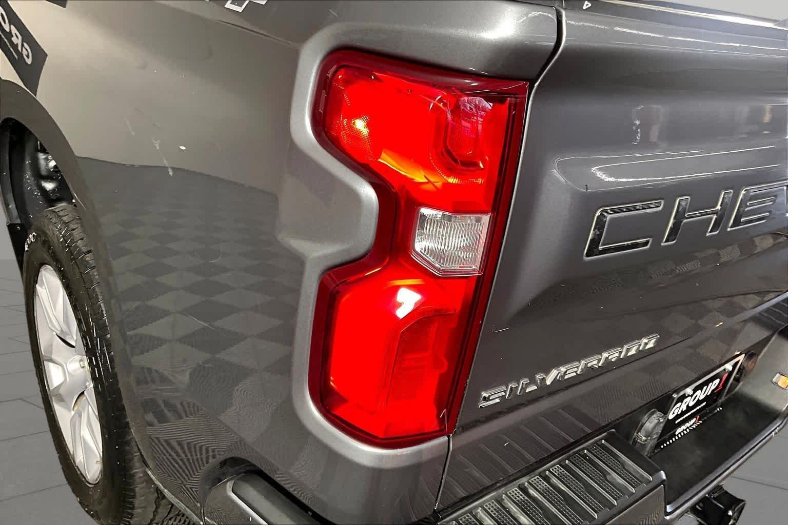 Used 2022 Satin Steel Metallic Chevrolet Custom image 25