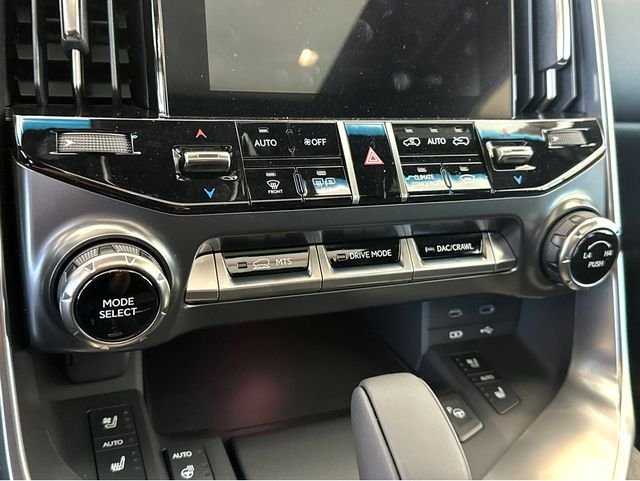 2026 Lexus LX 700h Luxury - Photo 9