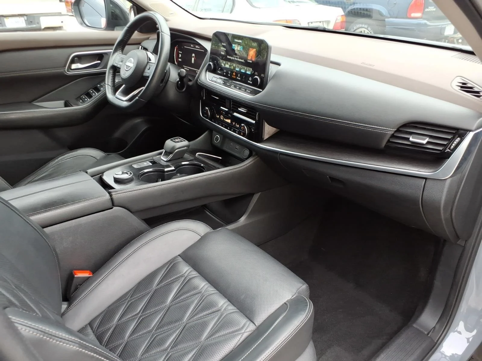 Used 2022 Boulder Gray Pearl/Super Black Nissan Platinum image 25