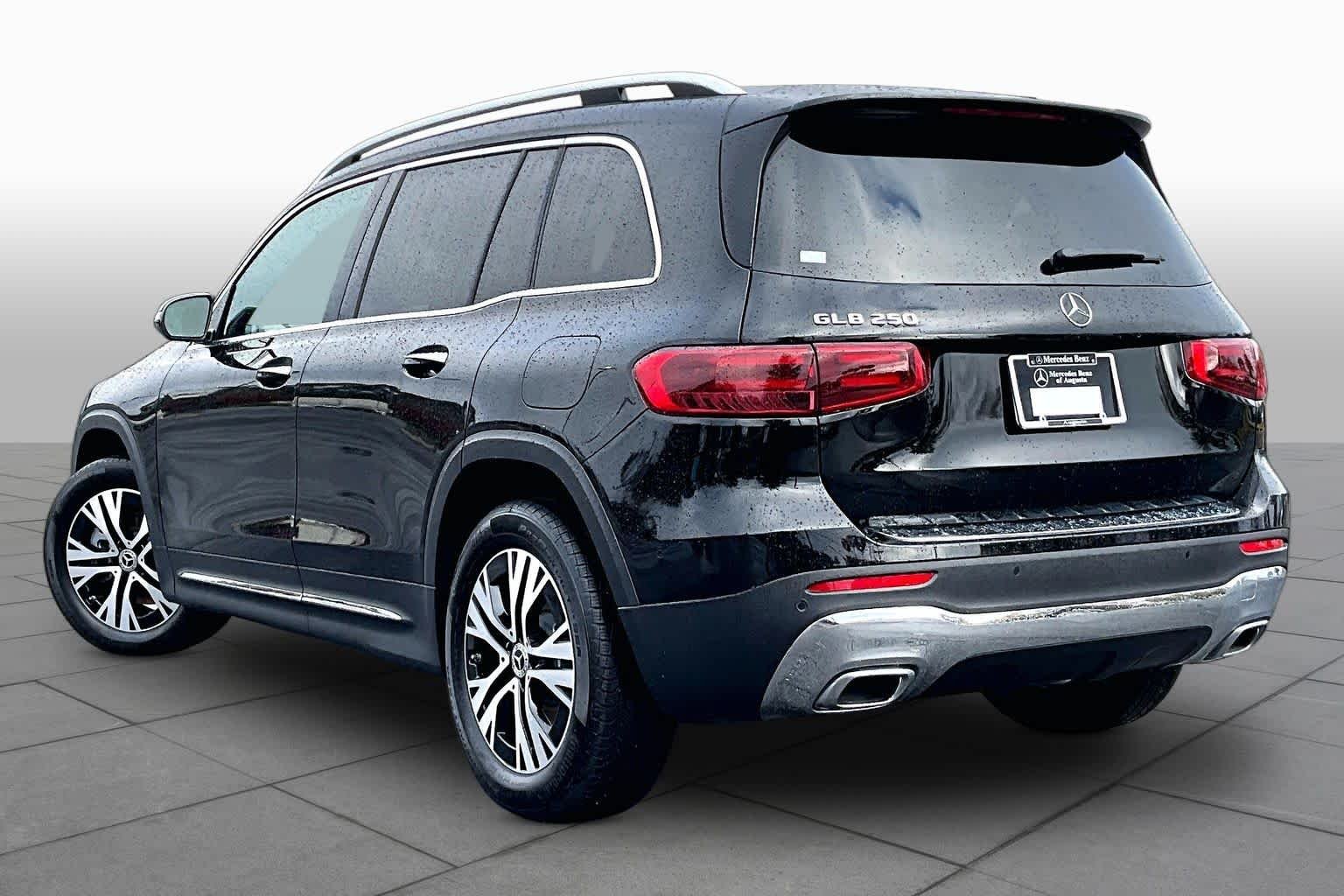 Used 2025 Night Black Mercedes-Benz GLB 250 image 6