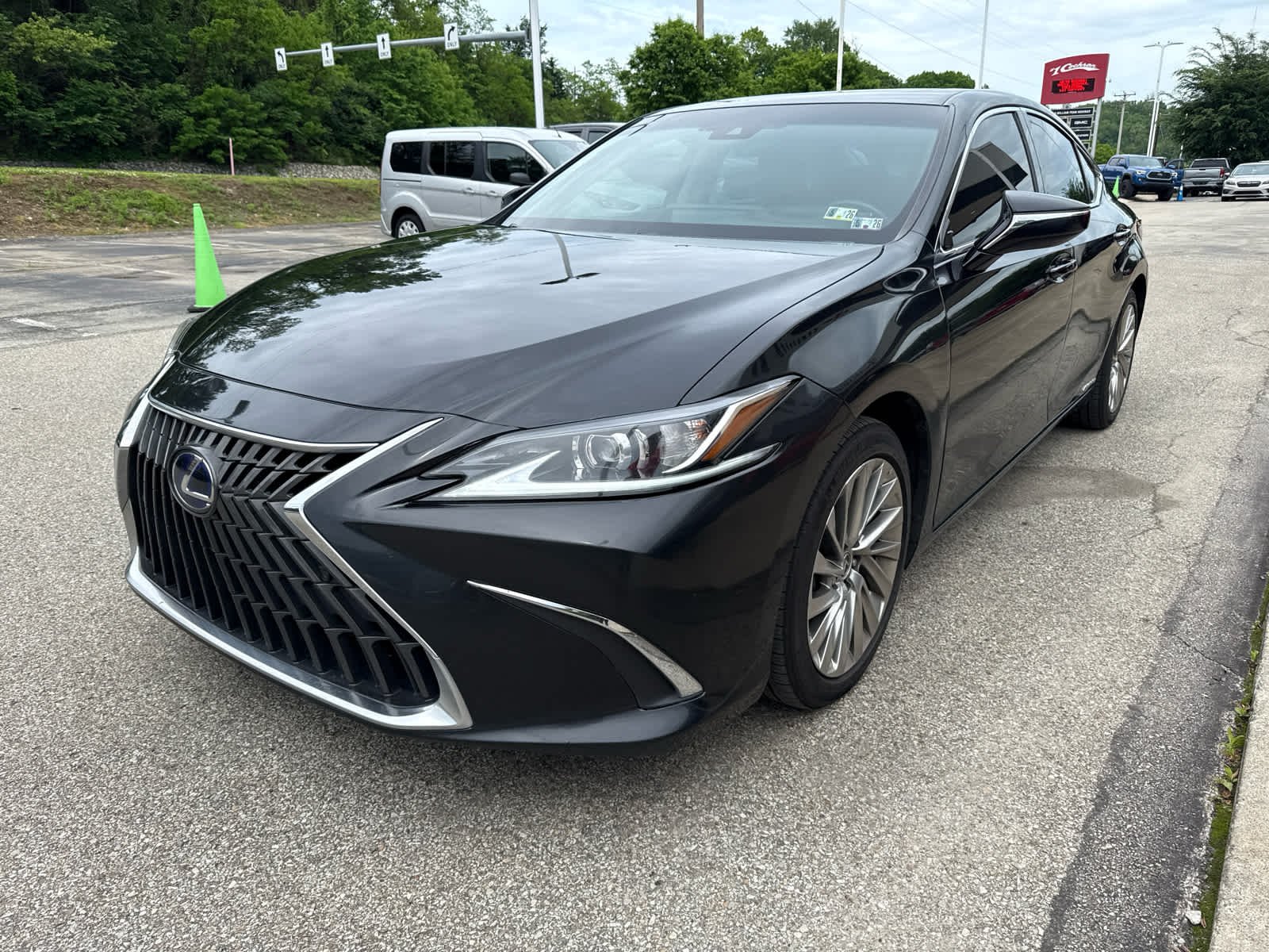 2022 Lexus ES 300h 300h Luxury's photo