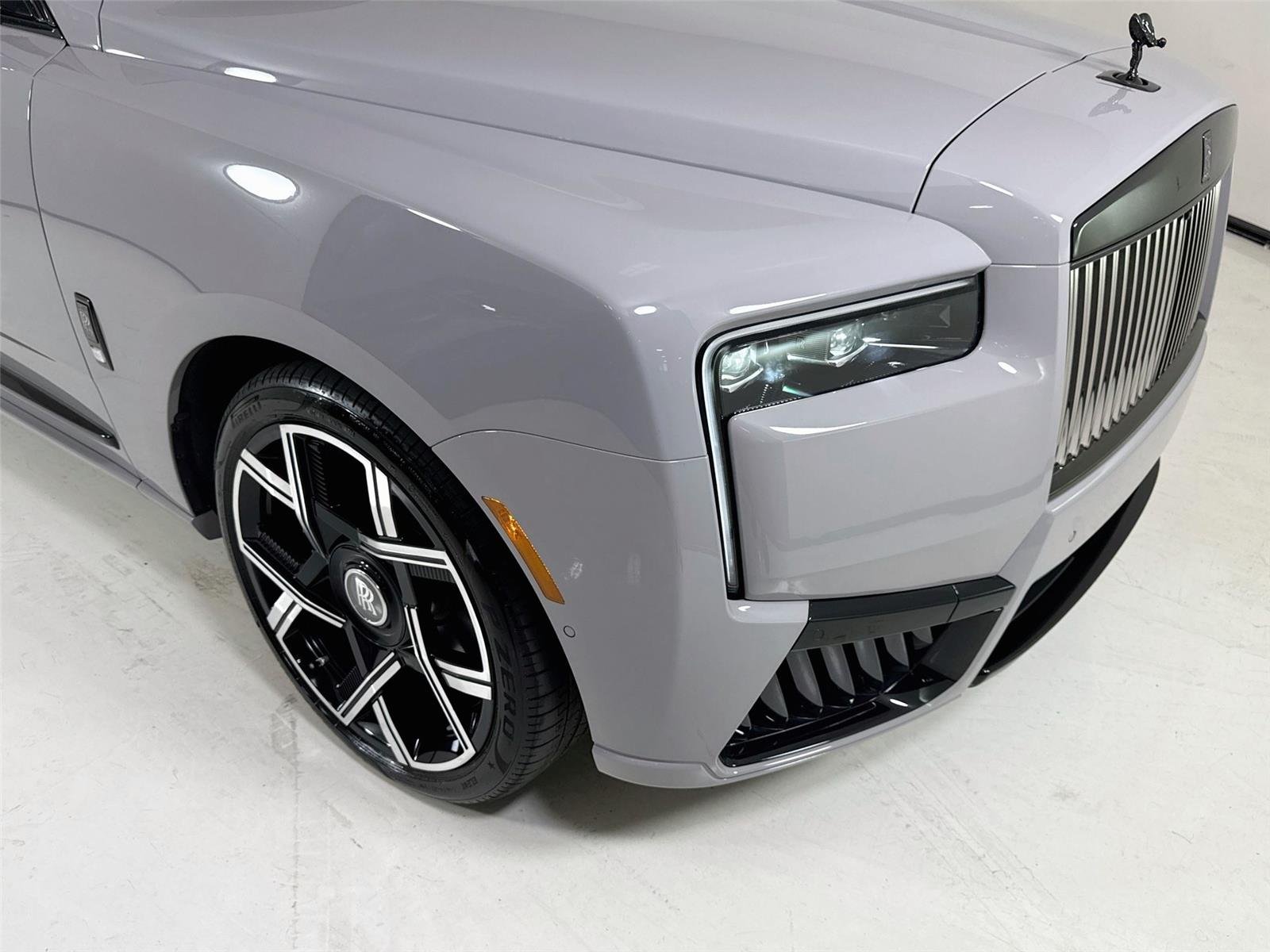 Used 2025 Tempest Gray Rolls-Royce Black Badge | Bespoke Audio | Starlight Roof image 39