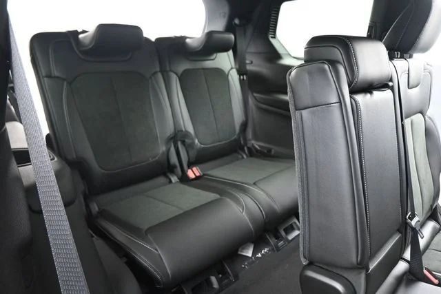 New 2026 Velvet Red Pearl-Coat Exterior Paint Jeep Altitude image 23