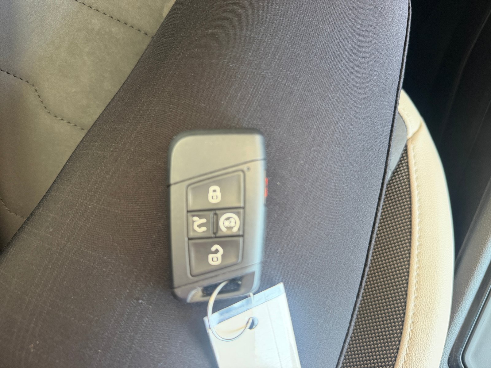 Certified Used 2025 Silver Volkswagen SE image 27