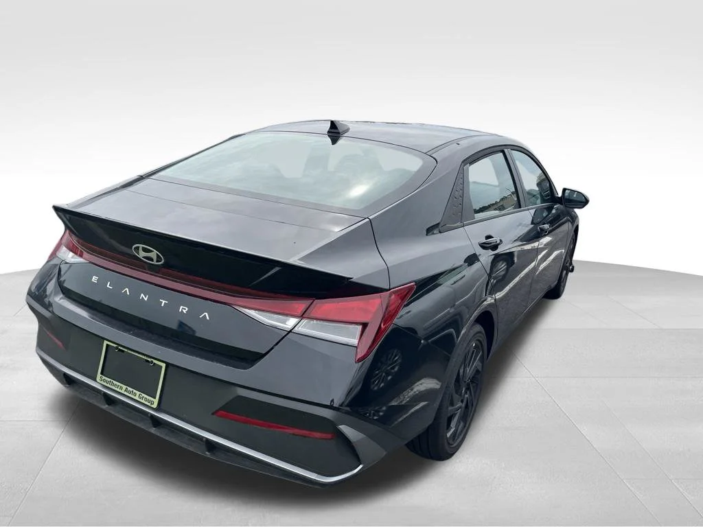 Used 2026 Black Hyundai SEL Sport image 3