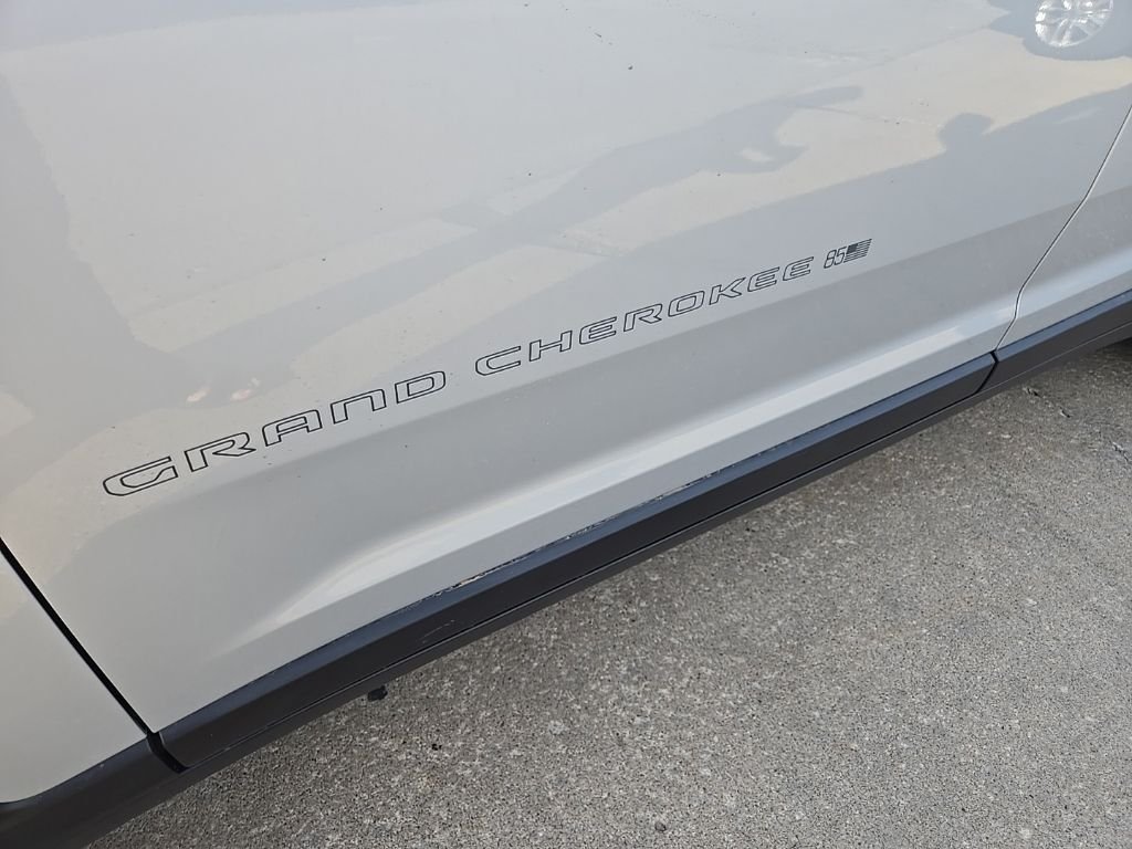 New 2026 Silver Zynith Exterior Paint Jeep  image 28