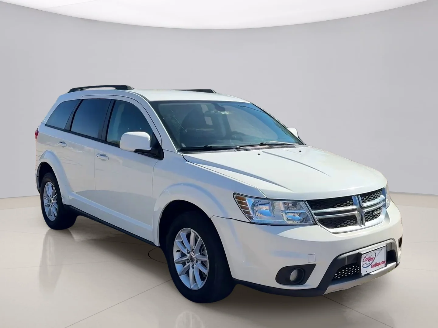 Used 2018 White Dodge SXT image 7