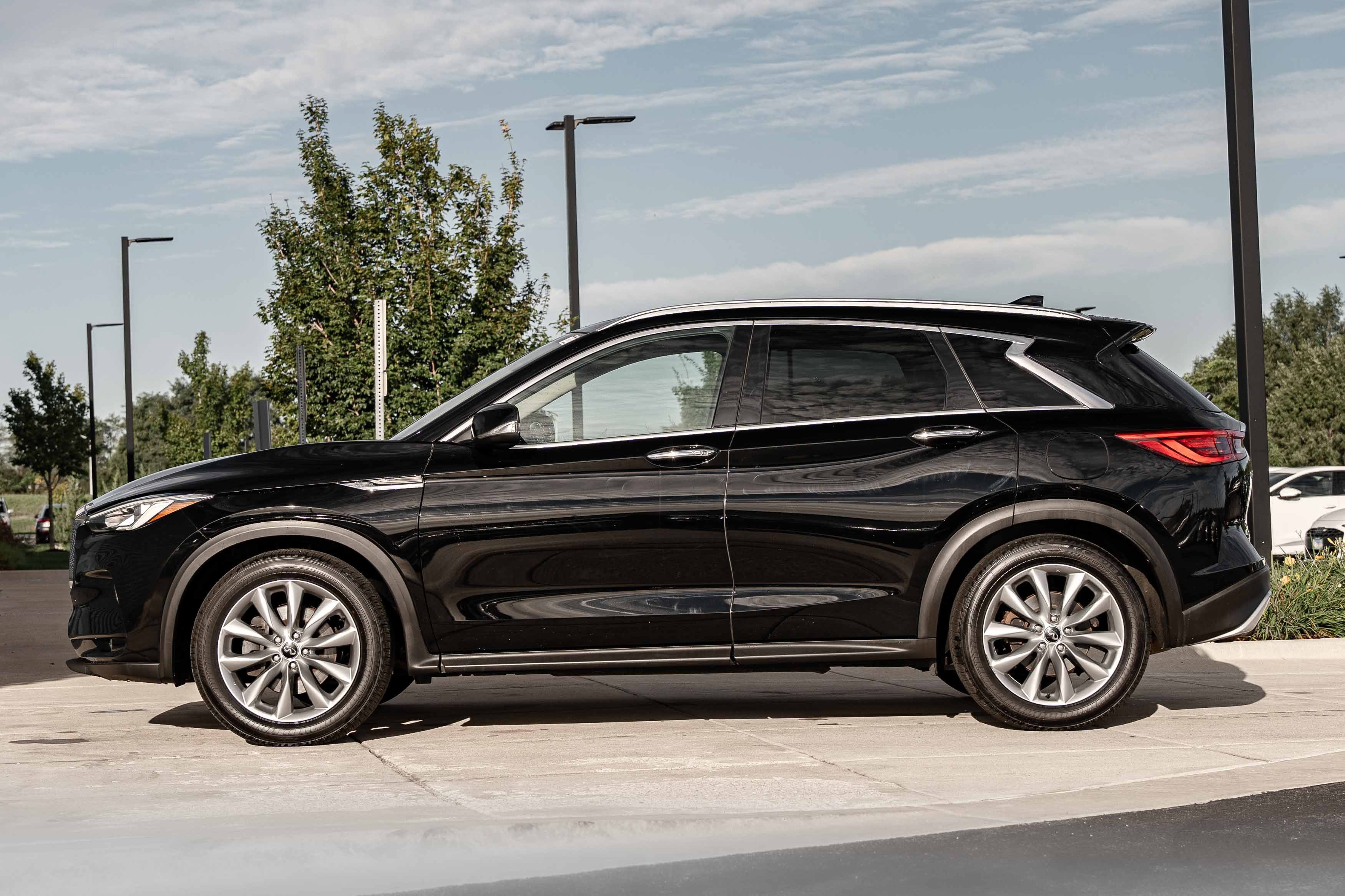 Used 2019 Black Obsidian INFINITI LUXE image 6