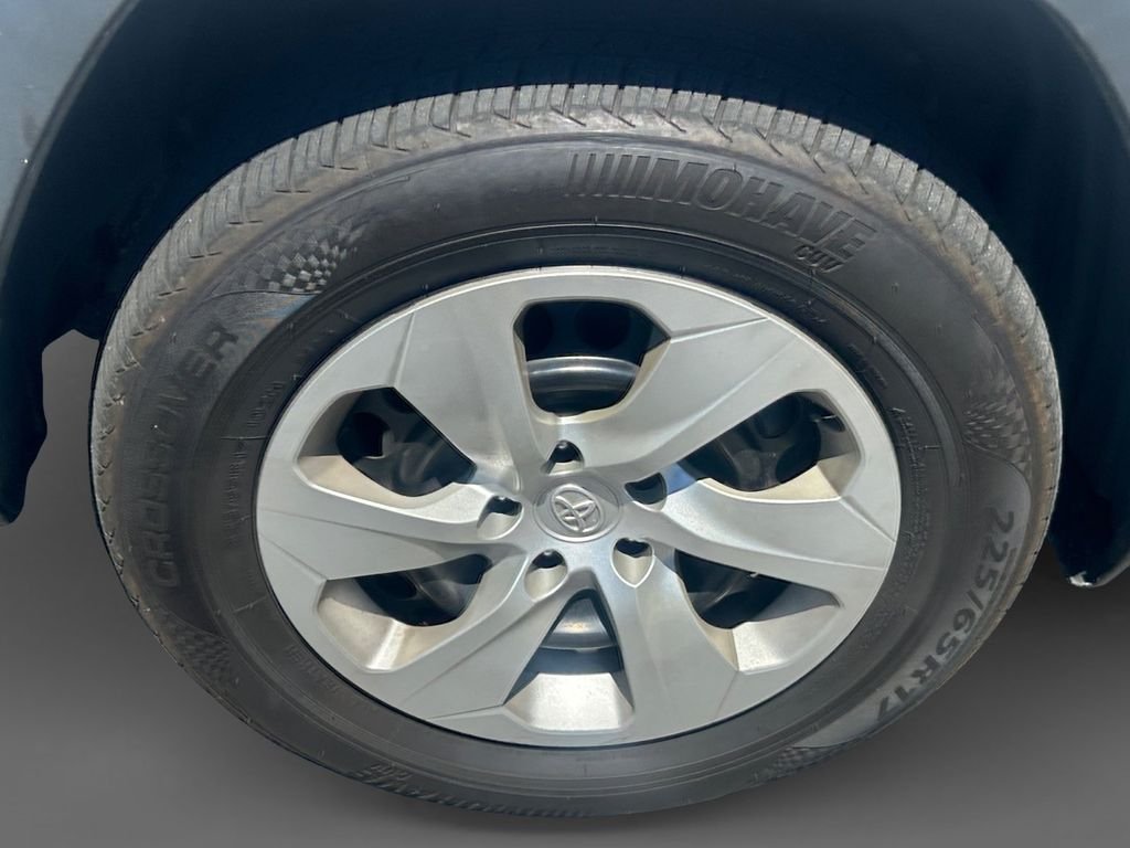 Used 2019 White Toyota LE image 15