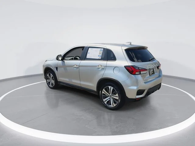 Used 2025 Gray Mitsubishi 2.0 SE image 6