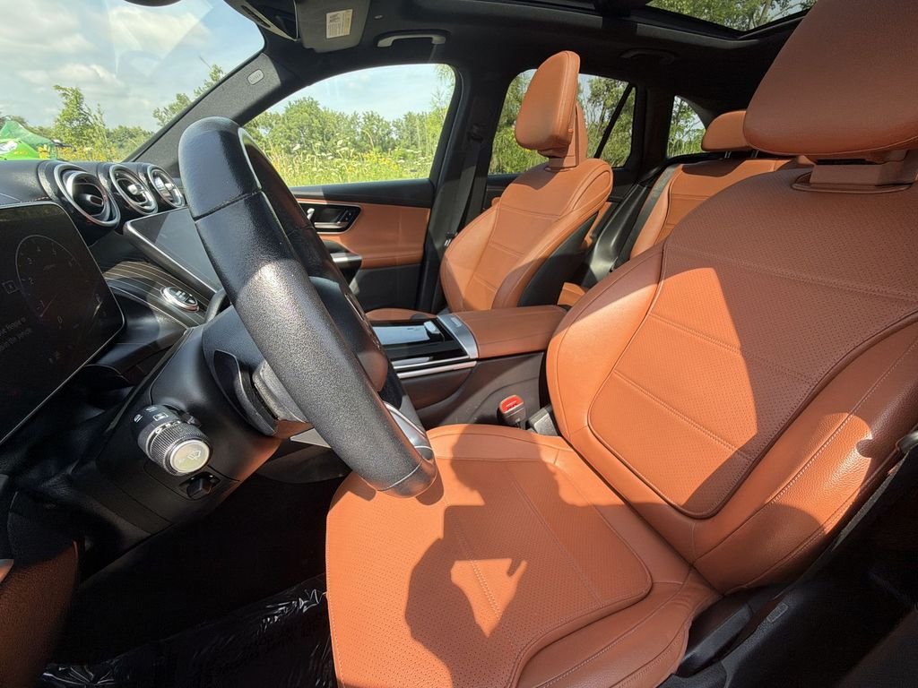 Used 2023  Mercedes-Benz GLC 300 image 13