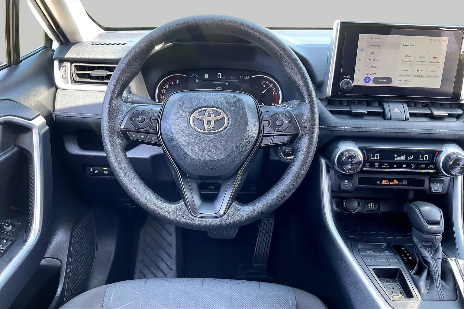 Used 2025 Ice Cap Toyota XLE image 6