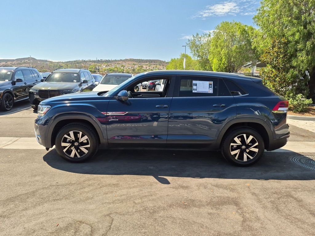 Used 2022  Volkswagen 2.0T SE image 5
