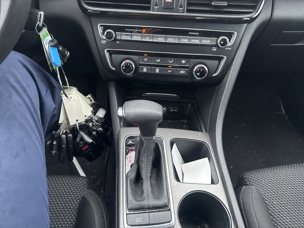 Used 2019 White Kia LX image 12
