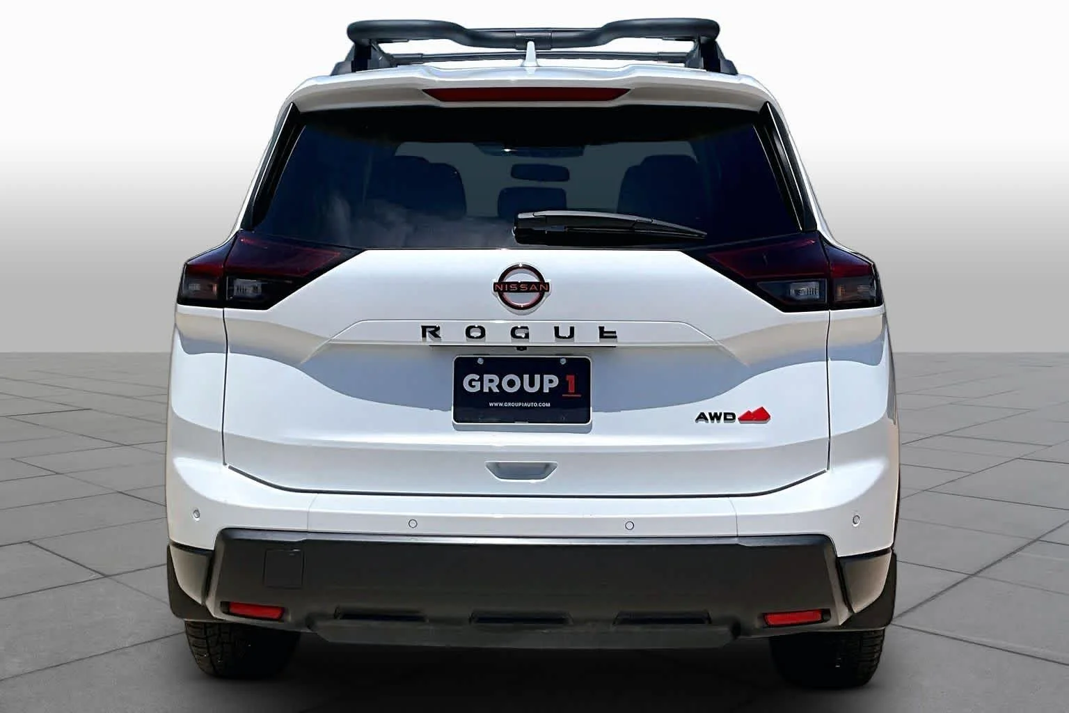 Used 2025 Everest White Pearl Nissan Rock Creek image 5
