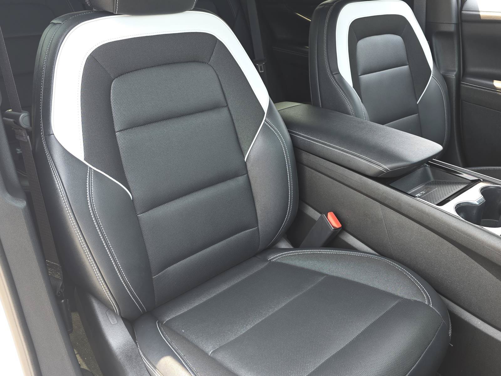 Used 2024 Summit White Chevrolet LT image 17