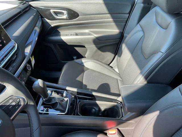 New 2026 Bright White Clearcoat Jeep Latitude image 20