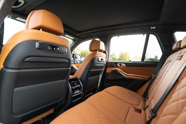 New 2026 Dravit Grey Metallic BMW M60i image 14