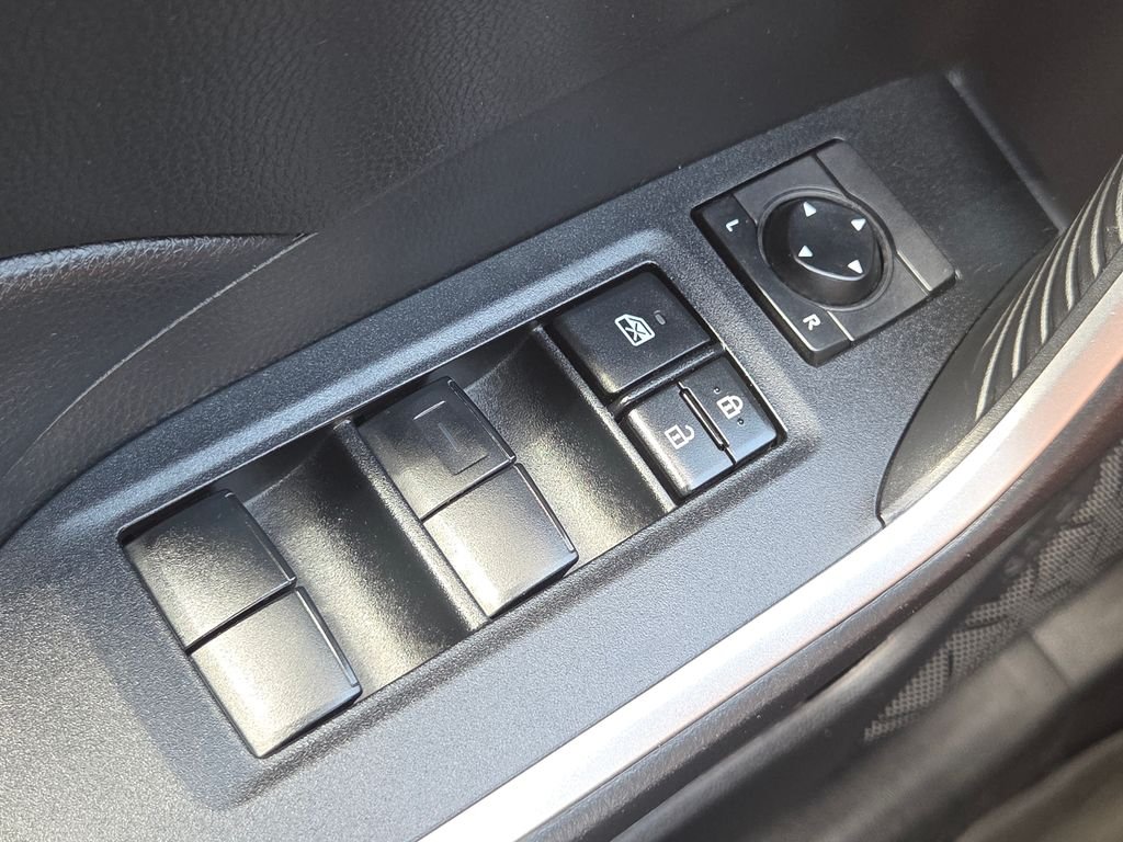 Used 2020 White Toyota XLE image 28