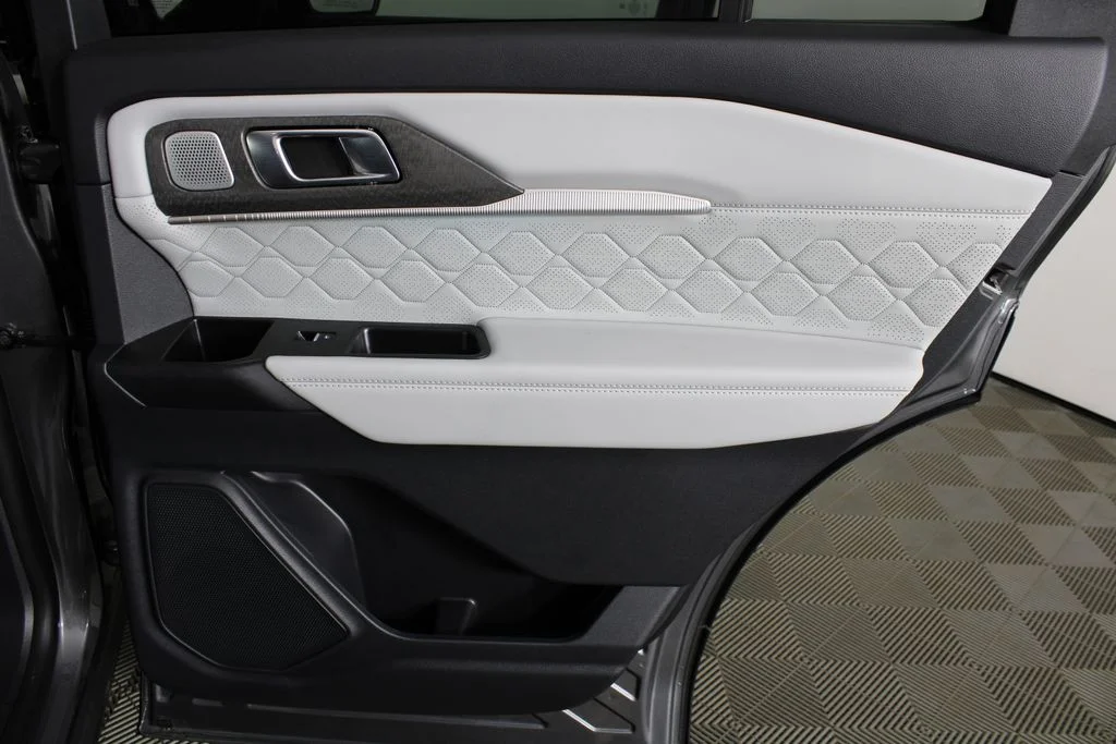 2026 Ford Explorer Platinum - Photo 11