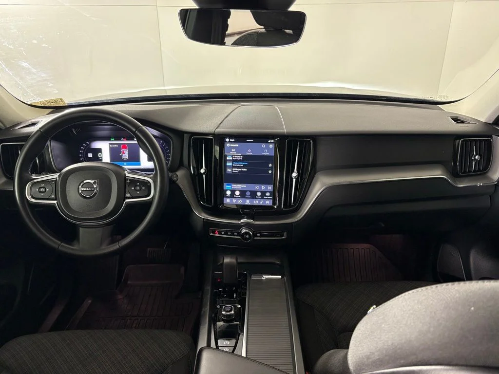 Used 2024 Onyx Black Metallic Volvo Core image 37