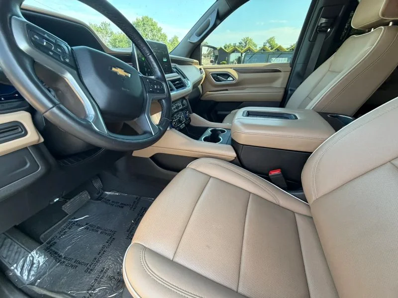 Used 2022 White Chevrolet Premier Sport Utility 4D image 11