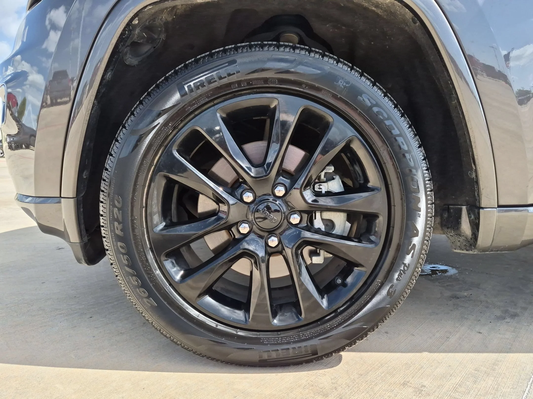 Used 2021 Gray Jeep Laredo X image 28