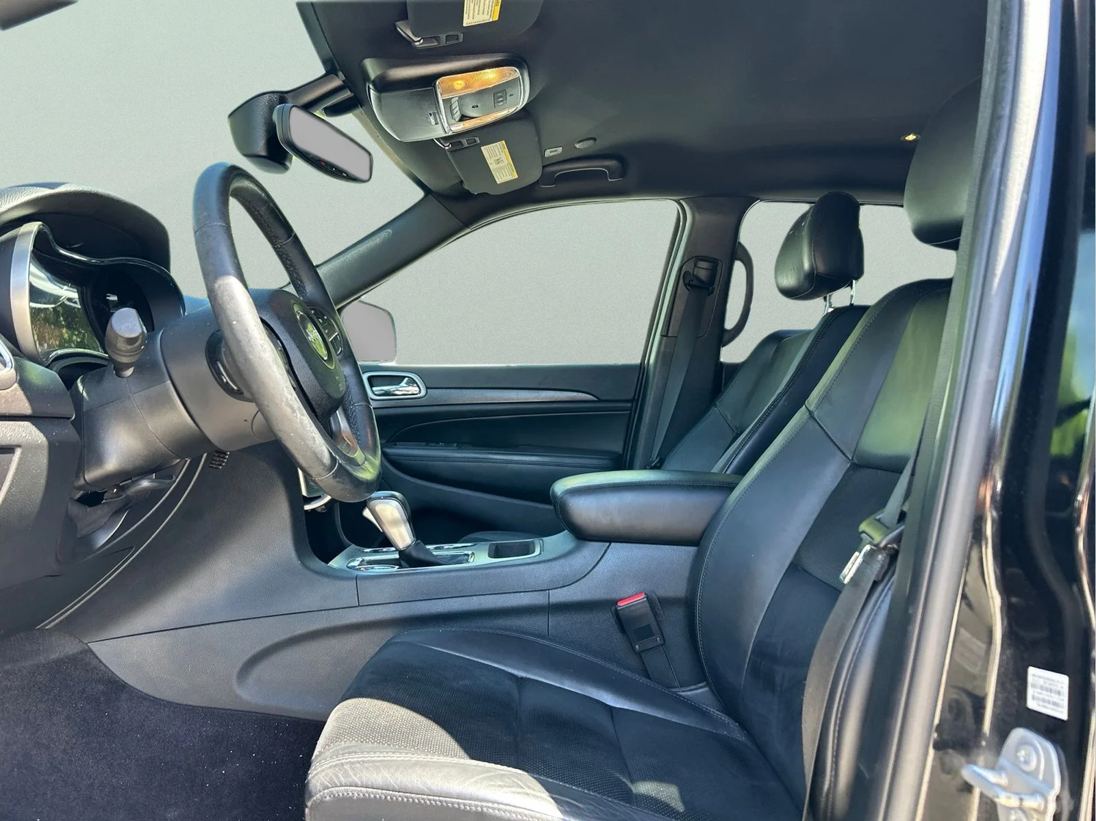 Used 2018 Diamond Black Jeep Altitude image 9