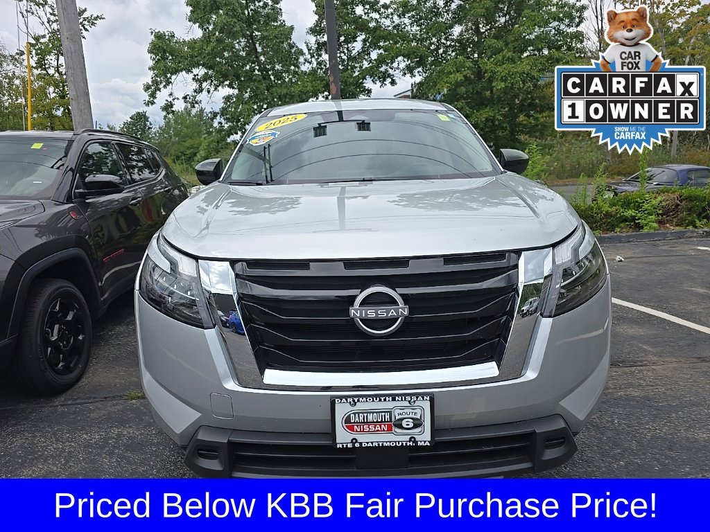 Used 2025 Silver Nissan S image 3