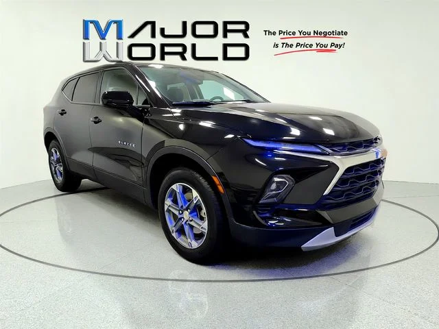 Used 2025 Black Chevrolet LT image 2