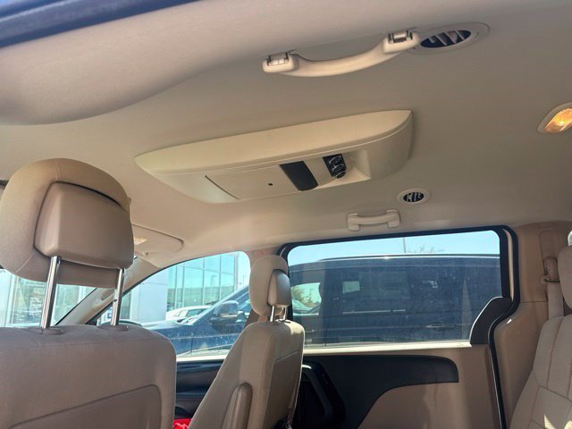 Used 2013 Cashmere Pearl Dodge SXT image 6
