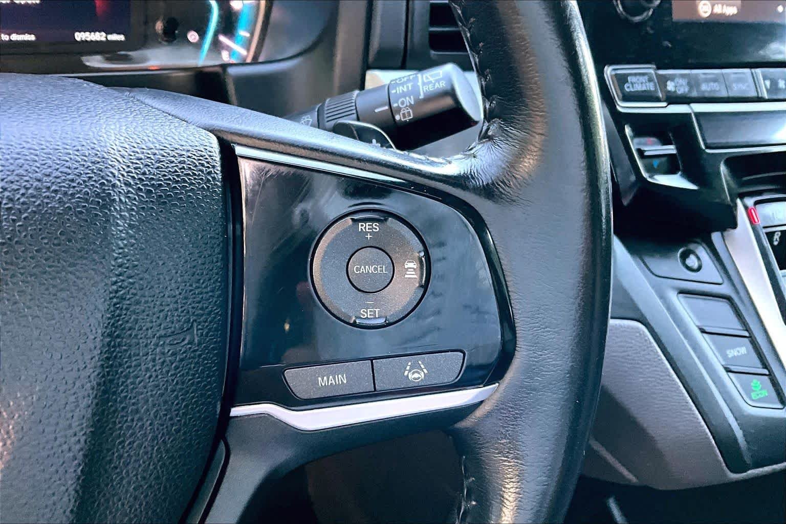 Used 2018 Lunar Silver Metallic Honda EX-L image 24