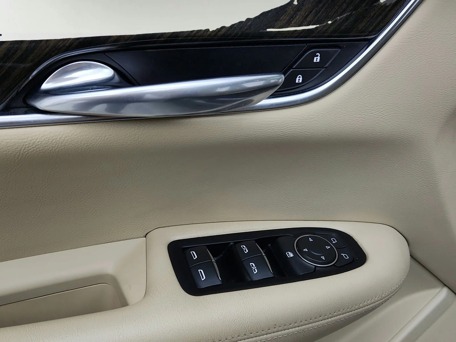 Used 2019 DARK MOCHA Cadillac FWD image 24