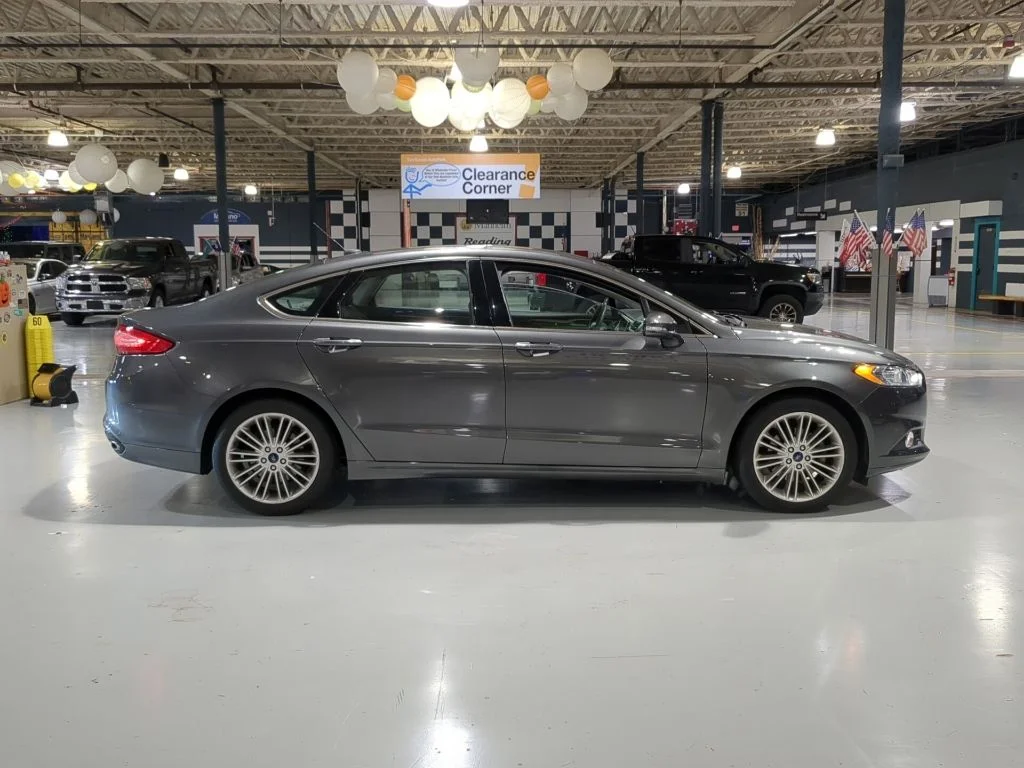Used 2016 Magnetic Ford SE image 7