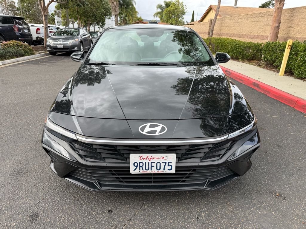 Used 2024 Black Hyundai SE image 3